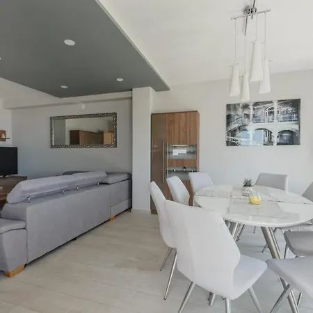 Villa Luna With Swimming Pool Privlaka (Zadar)