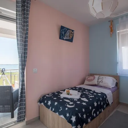 Villa Luna With Swimming Pool
