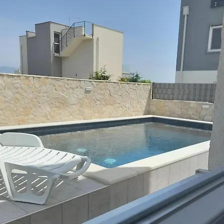וילה Luna With Swimming Pool