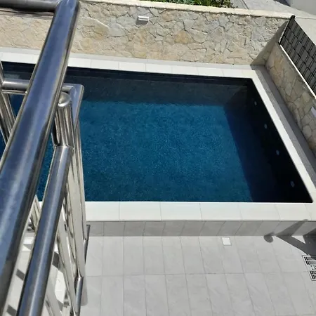 Luna With Swimming Pool